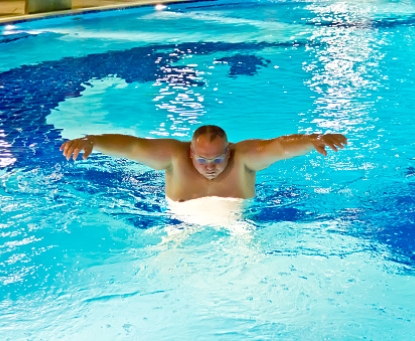 Bơi giúp ích gì cho điều trị béo phì